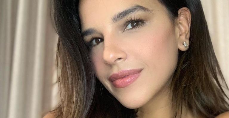 Nas Maldivas, Mariana Rios posa de vestido em cenário paradisíaco e para tudo: ”Maravilhosa”