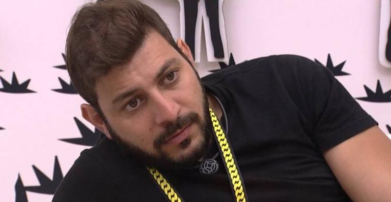 BBB21: Em conversa com Viih Tube, Caio revela indicação de sister ao paredão: ”Não tem jeito!”