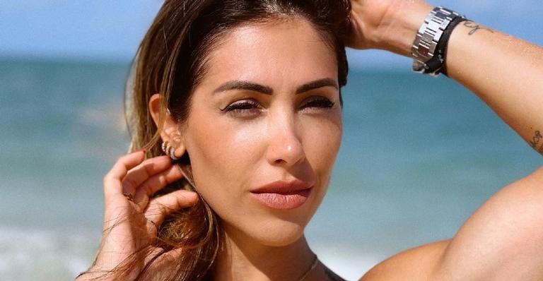 Bella Falconi esbanja beleza ao posar de biquíni em Cancún