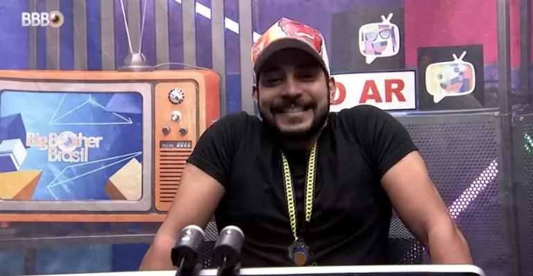 BBB21: Após sugestão de Tiago Leifert, Caio se emociona ao escolher tema de sua festa do líder: ”Um pouco da sua vida!”