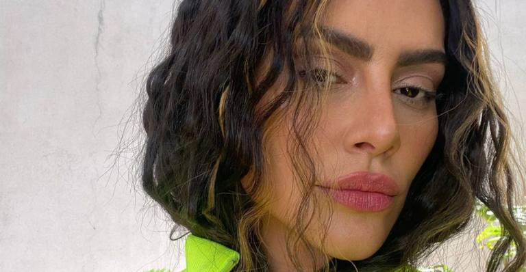 Cleo surpreende com look diferentão e fãs elogiam: ”Maravilhosa”