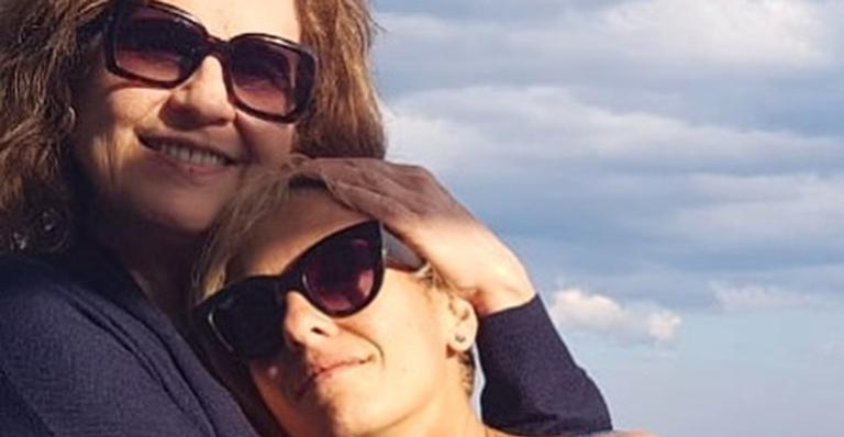 Fernanda de Freitas comemora vacinação da mãe: ”Um sextou cheio de esperança”