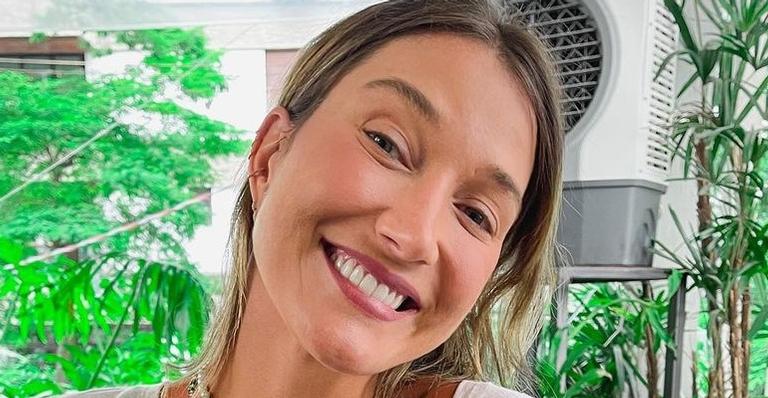 Gabriela Pugliesi exibe corpo impecável com biquíni cavado em clique belíssimo: ”Uma deusa!”