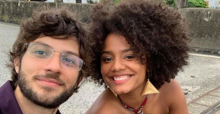 Jéssica Ellen mostra bastidores de ‘Amor de Mãe’ ao lado de Chay Suede: ”A gente se diverte”