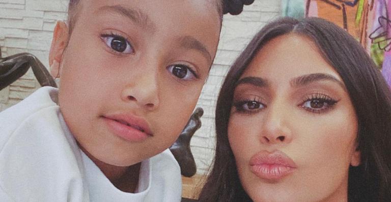 Kim Kardashian curte dia com a filha mais velha, North, e divide cliques com os fãs