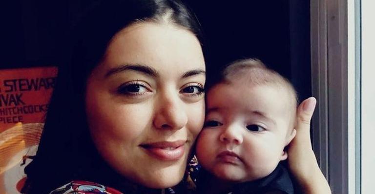 Patrícia Cardoso explode o fofurômetro ao mostrar a filha usando óculos escuros: ”Sextou”