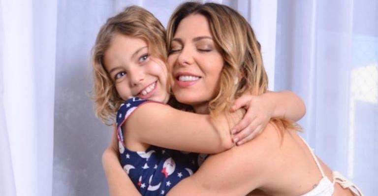Sheila Mello compartilha clique fofo da filha, Brenda, e web se encanta: ”Como é linda”