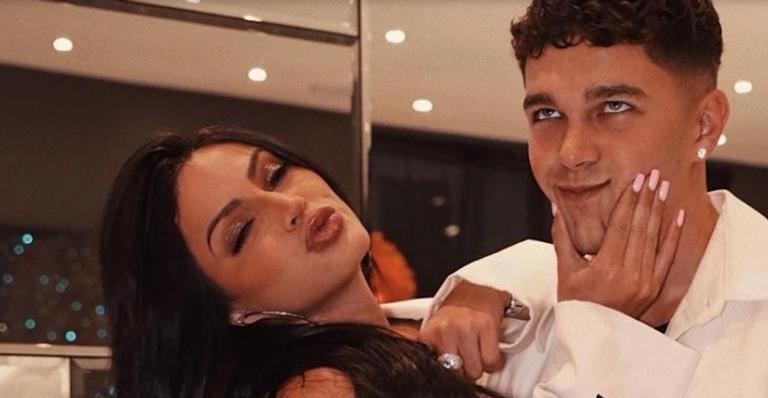 Tá rolando? Duda Castro, ex de Biel, posa com Austin Mahone