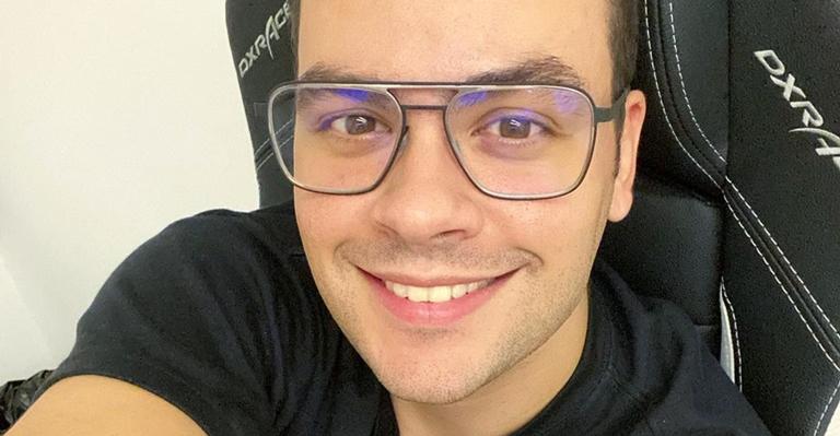 Após cinco meses, Luccas Neto exibe rostinho do filho, Luke: ”Meu Deus, que lindo”
