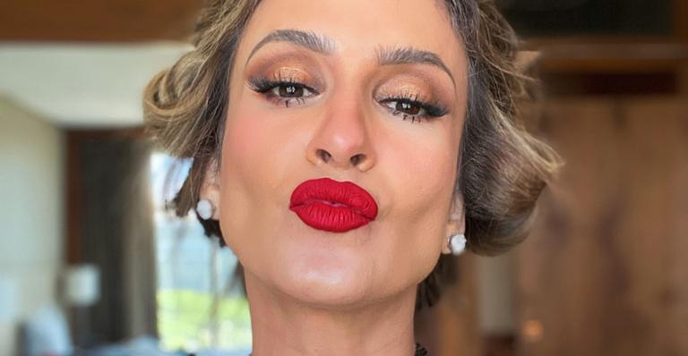 Claudia Leitte relembra primeira experiência como modelo de passarela: ”Estava grávida”