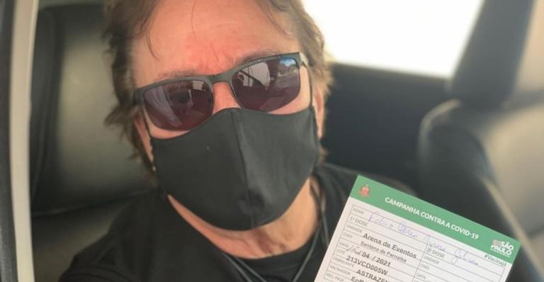 Fábio Jr. toma vacina contra a Covid-19 e comemora: ”Hoje o dia foi de muita gratidão”