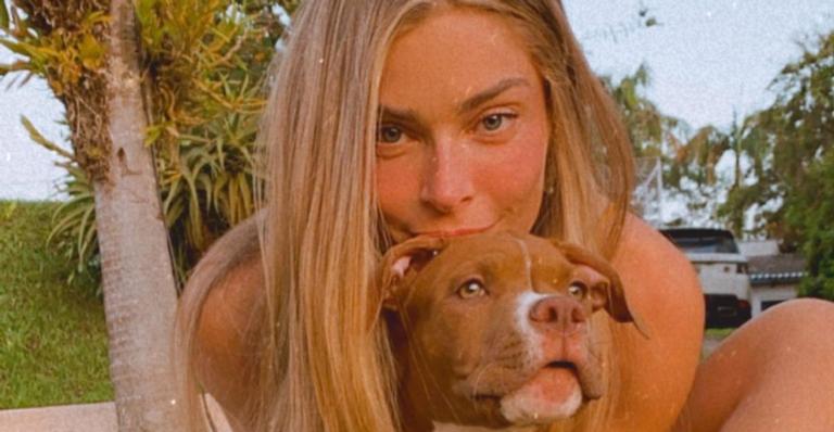 Grazi Massafera compartilha lindo clique de ‘bom dia’ com o seu cachorrinho, Lucas