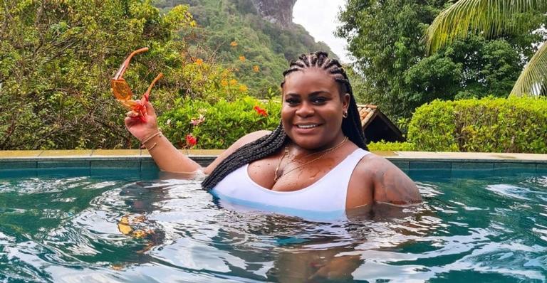 Jojo Todynho ousa ao posar de biquíni em cenário paradisíaco: ”Poderosa!”
