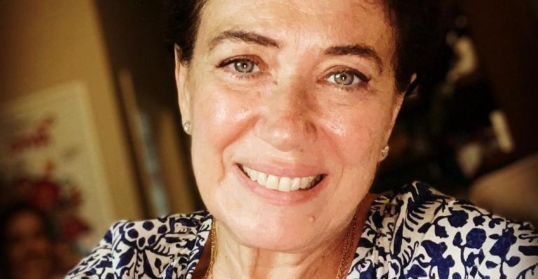 Lilia Cabral recebe 1ª dose da vacina contra a Covid-19 e celebra: ”Viva a ciência”