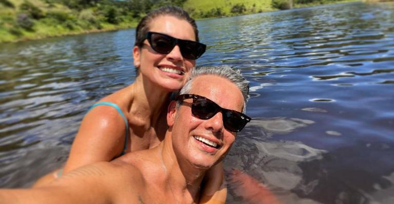 Otaviano Costa surge em clima de romance com Flávia Alessandra e encanta fãs: ”Tão lindos!”