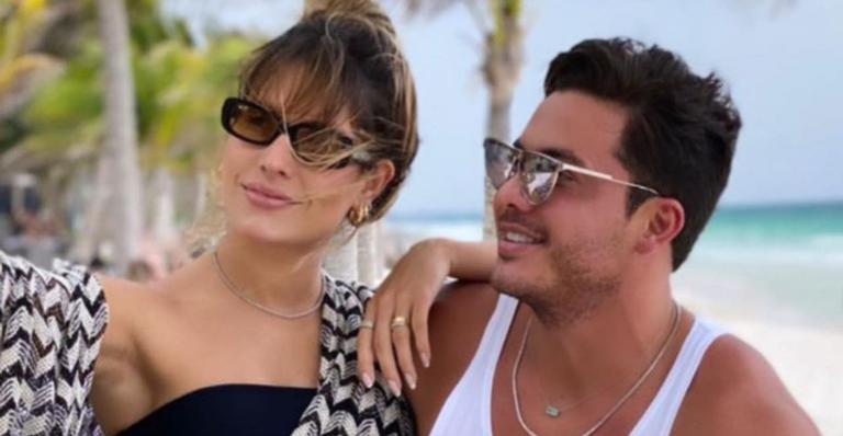 Wesley Safadão posa ao lado da esposa, Thyane, e se declara: ”Minha parceira em todos os momentos”
