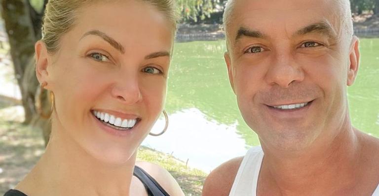 Ana Hickmann comemora Dia do Beijo em clima de romance com o marido e fãs reagem: ”Amo esse casal”