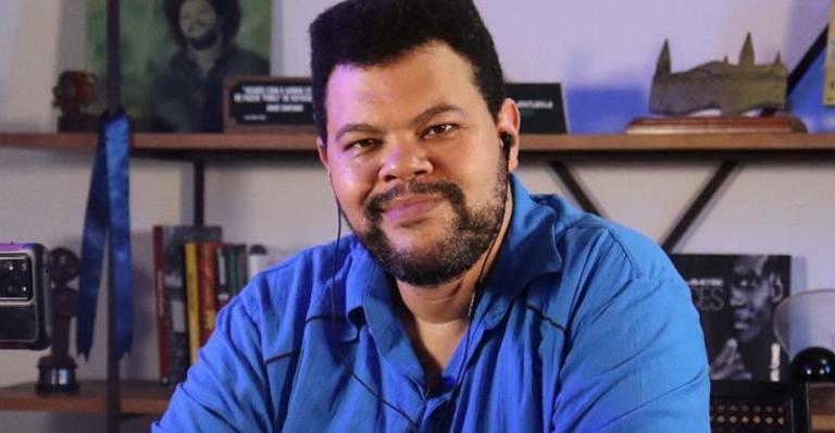 Babu Santana celebra vacinação do pai contra Covid-19: ”Dia de emoção”