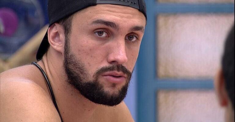 BBB21: Arthur revela qual era o poder que Carla Diaz ganhou do público: ”Fazia diferença”