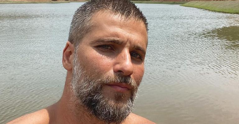 Ao completar mais um ano de vida, Bruno Gagliasso posta clique comemorativo: ”Quase 40”