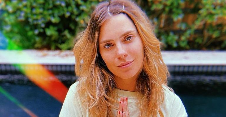 Carolina Dieckmann faz homenagem nas redes sociais ao Dia do Beijo