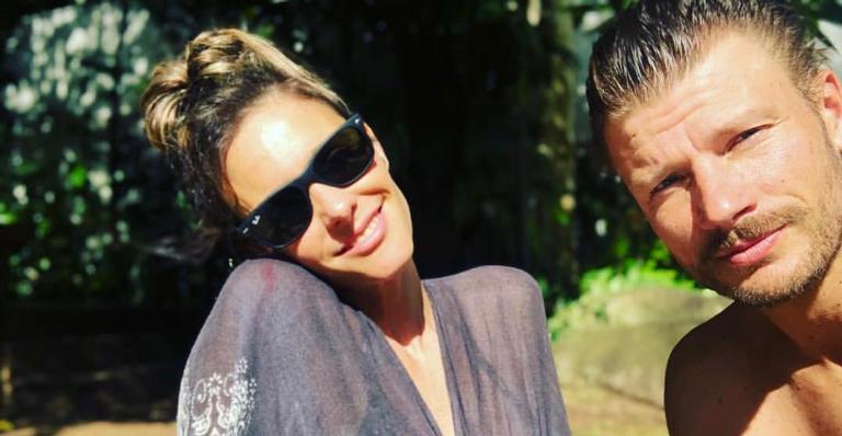 Fernanda Lima celebra o Dia do Beijo com lindos registros com Rodrigo Hilbert