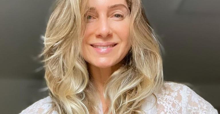 Leticia Spiller surge belíssima em fotos com um cristal e fala sobre espiritualidade