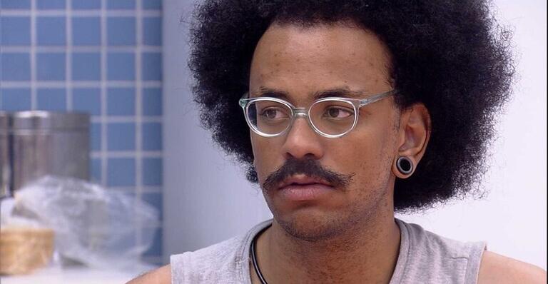BBB21: João Luiz critica brothers que não se posicionam: ”O jogo exige fazer alguma coisa”