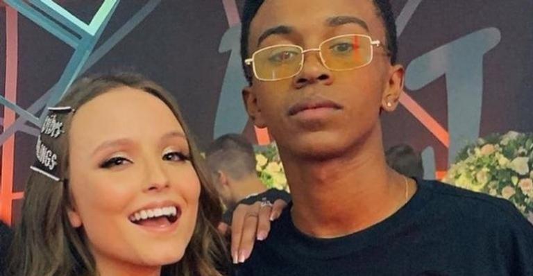 Larissa Manoela celebra aniversário de Jean Paulo Campos e relembra beijo de Maria Joaquina e Cirilo