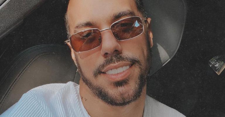 Lipe Ribeiro exibe tatuagens em clique descamisado e leva web à loucura: ”Perfeito”