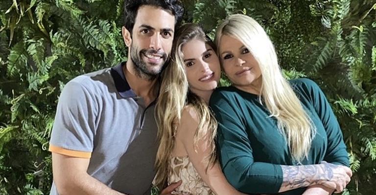Monique Evans se emociona com lua de mel da filha, Bárbara Evans: ”É coisa de filme”