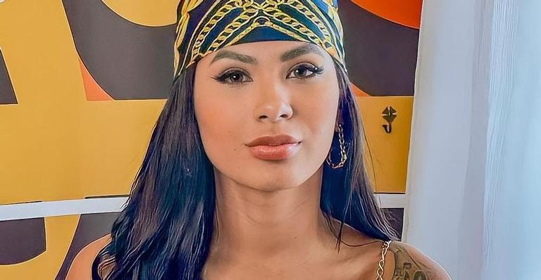 BBB21: Pocah renova o bronzeado com biquíni cavado e para tudo com corpão: ”Que mulher é essa?”