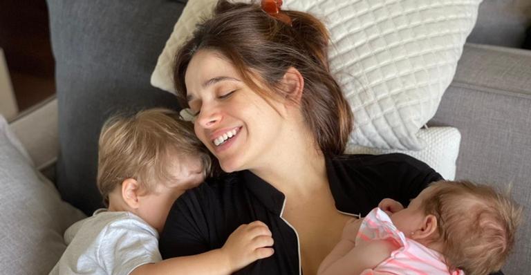 Mãe de dois, Sabrina Petraglia desabafa sobre a rotina: ”Achei que seria bem tranquilo”