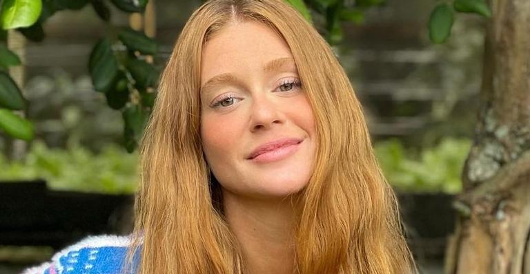 Sem sutiã, Marina Ruy Barbosa posa com vestido de decote bem cavado e esbanja curvas