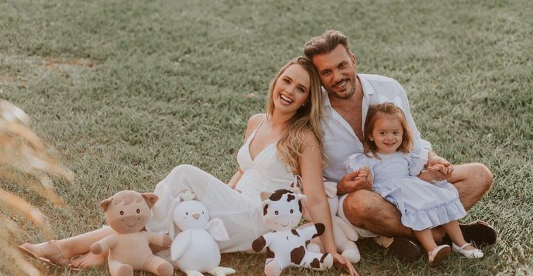 Thaeme Mariôto deixa fãs na expectativa ao anunciar a revelação do sexo de seu segundo filho