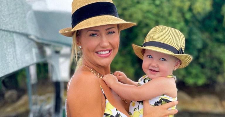 Ana Paula Siebert exibe aerolook da filha, Vicky, e encanta web: ”Princesa”
