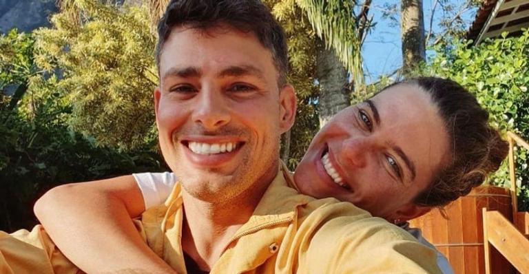 Cauã Reymond encanta ao posar com sua amada, Mariana Goldfarb