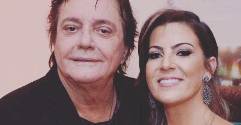 Fábio Jr. surge dando beijo de cinema na esposa e aconselha fãs: ”Beijem muito”