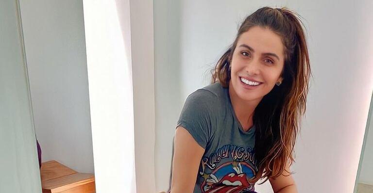 De biquíni preto, Giovanna Antonelli posa elegante em barco: ”Cenário que eu queria”