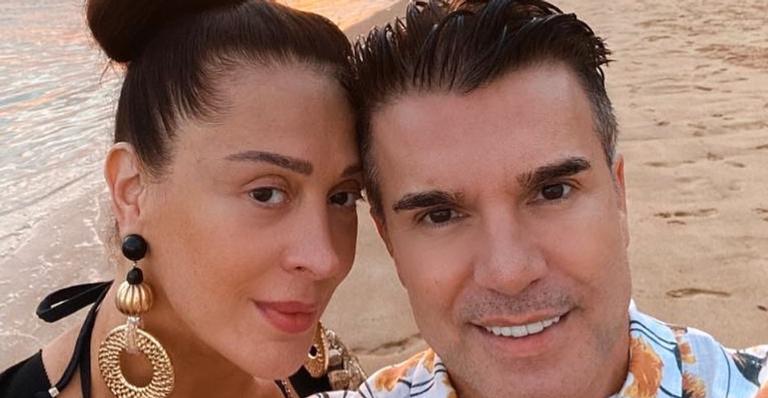 Jarbas Homem de Mello surge dando beijão em Claudia Raia e se declara: ”Só pra mim!”