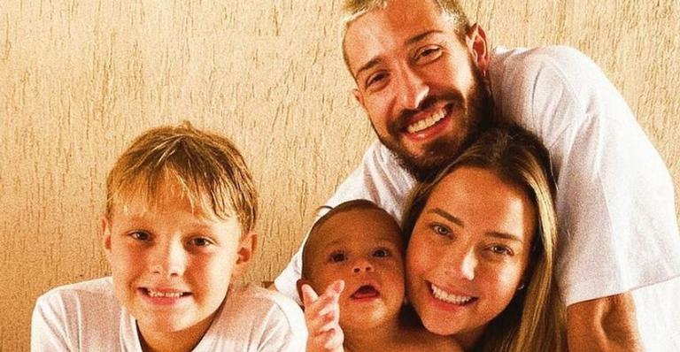 Vinicius Martinez se derrete ao exibir momento fofo entre Carol Dantas e o filho: ”De luz!”