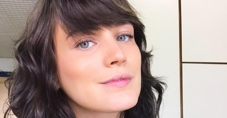Bianca Bin esbanja beleza ao publicar selfie natural e fãs elogiam: ”Linda demais!”