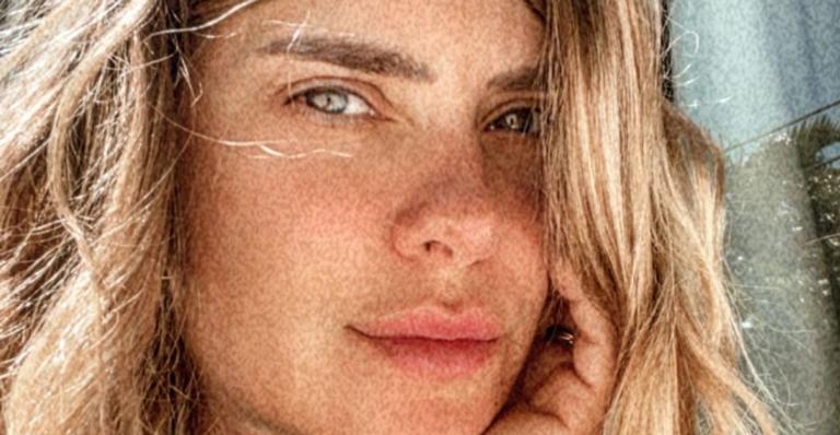 Loiríssima, Carolina Dieckmann relembra clique e deixa web boquiaberta com beleza: ”Maravilhosa”