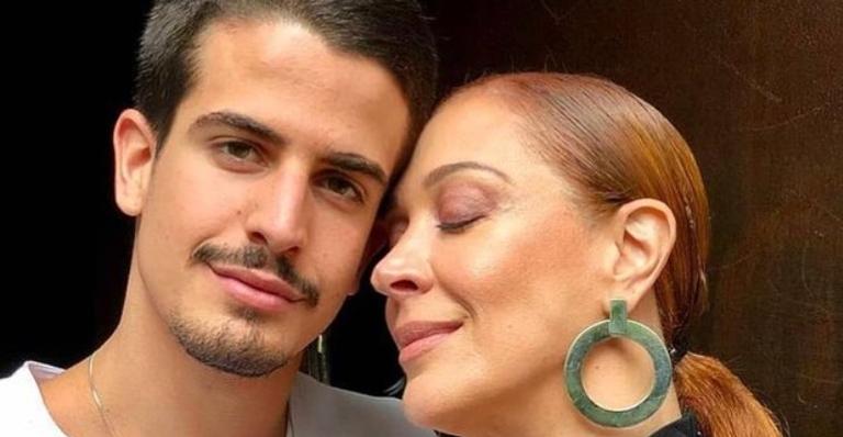 Claudia Raia se declara no aniversário do filho, Enzo Celulari: ”Te amo mais que feijoada!”
