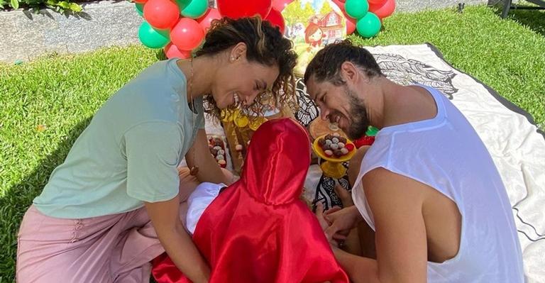 Com fotos ao lado de Débora Nascimento, José Loreto comemora três anos da filha