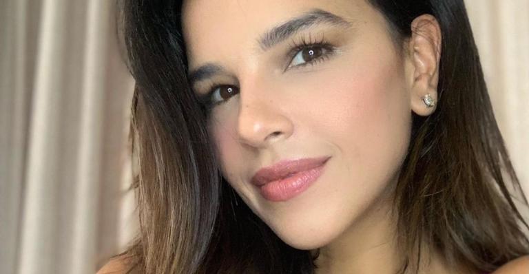 Mariana Rios posa com vestido longo vibrante e faz sucesso na web: ”Amanheça colorindo”