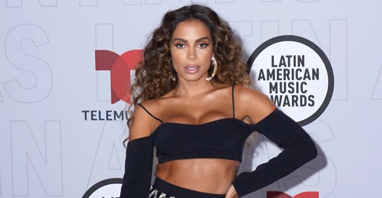 Anitta vence prêmio de ‘Melhor Artista Feminina’ no Latin America Music Awards