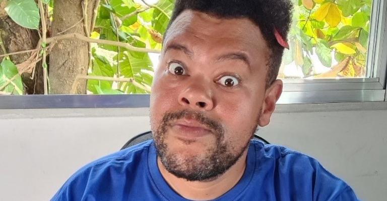 Babu Santana relembra um de seus personagens no cinema e declara: ”Muito orgulho”