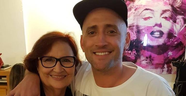 Dea Amaral, mãe de Paulo Gustavo, desabafa: ”Estamos te esperando”