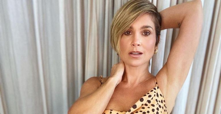 Flávia Alessandra agita a web ao recriar cena de antiga personagem: ”Quem aí reconhece?”